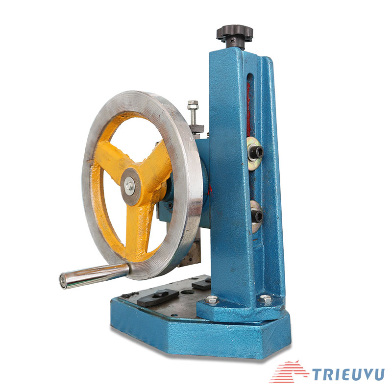 Máy dập bánh đà quay tay Máy dập bánh đà quay tay 02