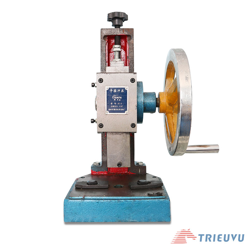 Máy dập bánh đà quay tay Máy dập bánh đà quay tay 04