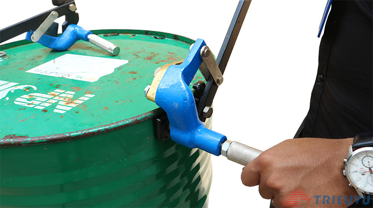 Dao cắt thùng phuy chống nổ Dao cắt thùng phuy chống nổ 04